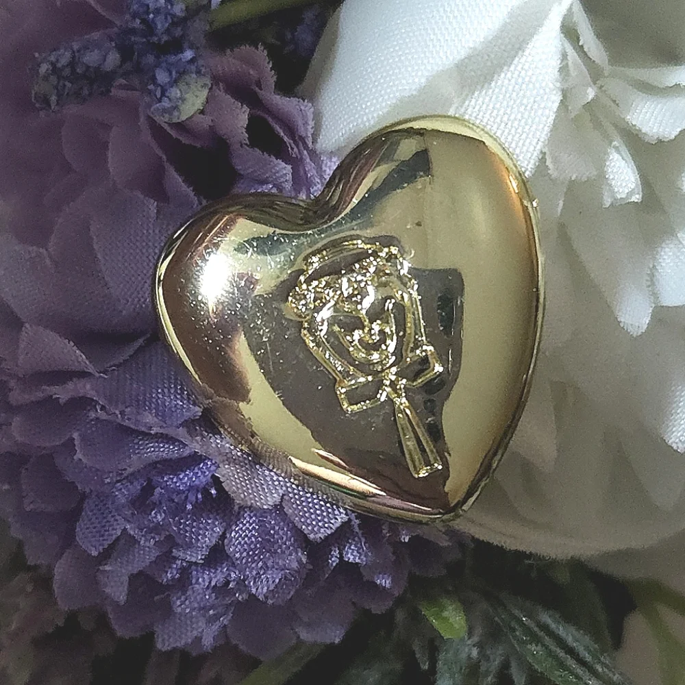 Warner Brothers 2010 Gold Plated Yogi Bear Heart Brooch Soild Heavy Heart Pin